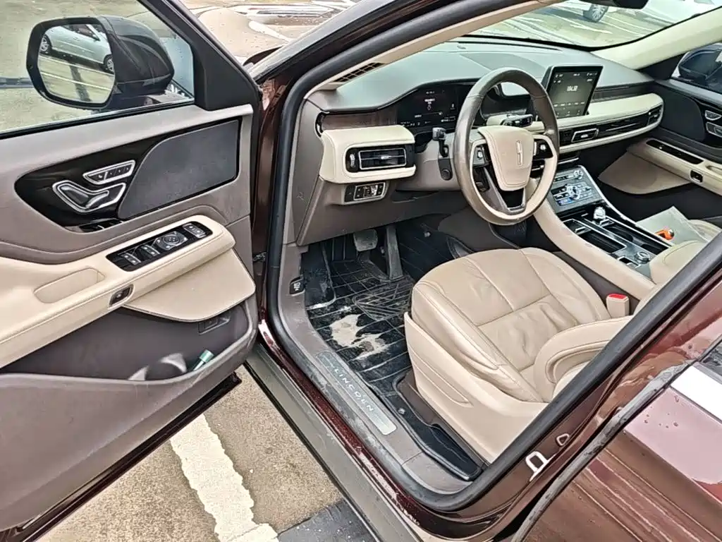 Lincoln Aviator 2020 — фото 16