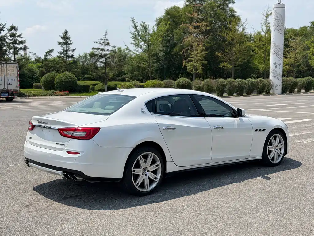 Maserati Quattroporte 2015 — фото 15