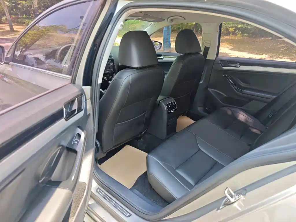 Volkswagen Sagitar 2018