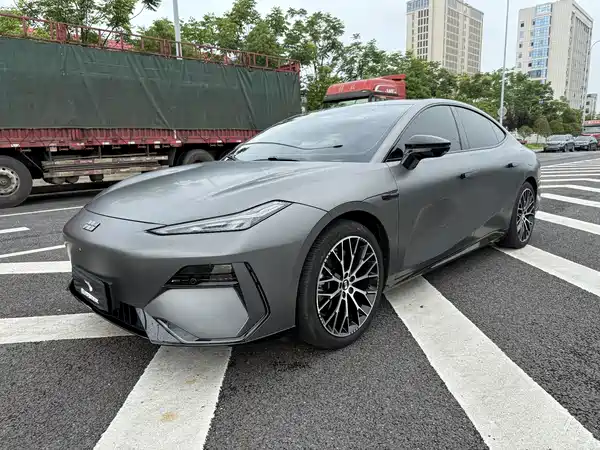 Geely Galaxy E8 2024