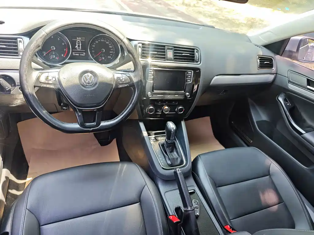 Volkswagen Sagitar 2018