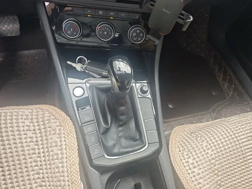 Volkswagen Sagitar 2020