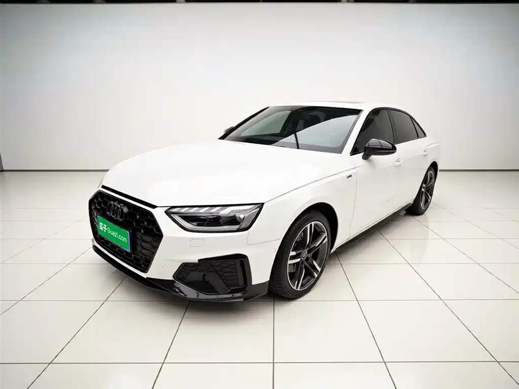 Audi A4L 2022 — фото 1