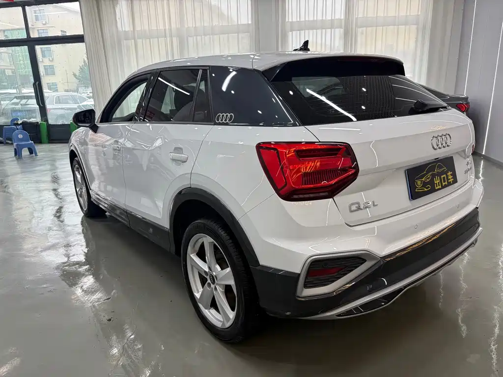 Audi Q2L 2023