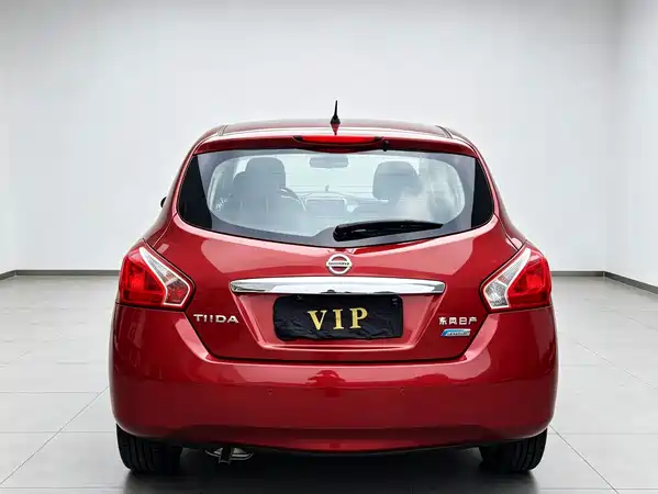 Nissan Tiida 2015