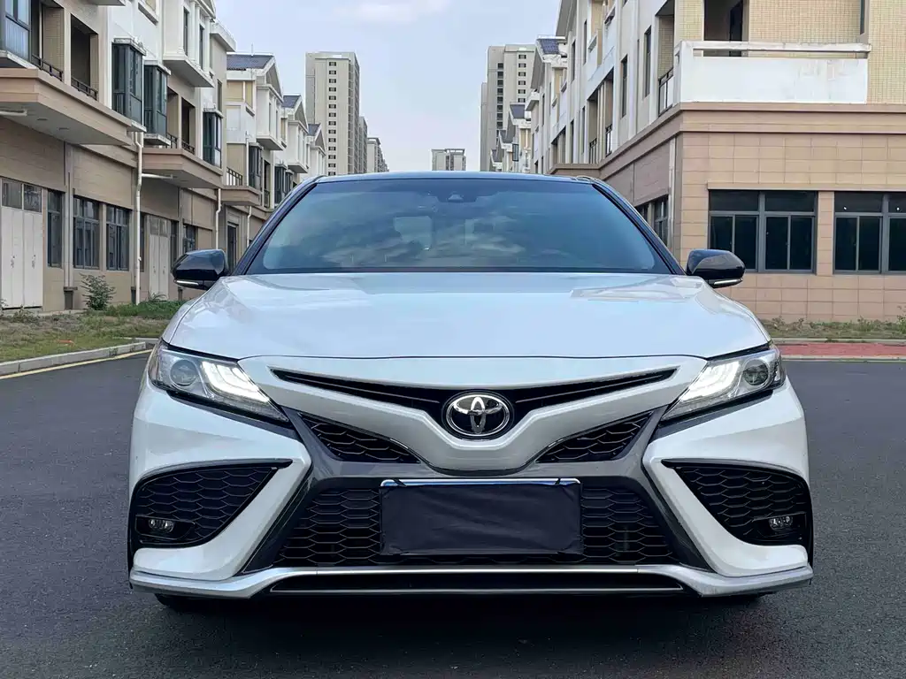 Toyota Camry 2024 — фото 2