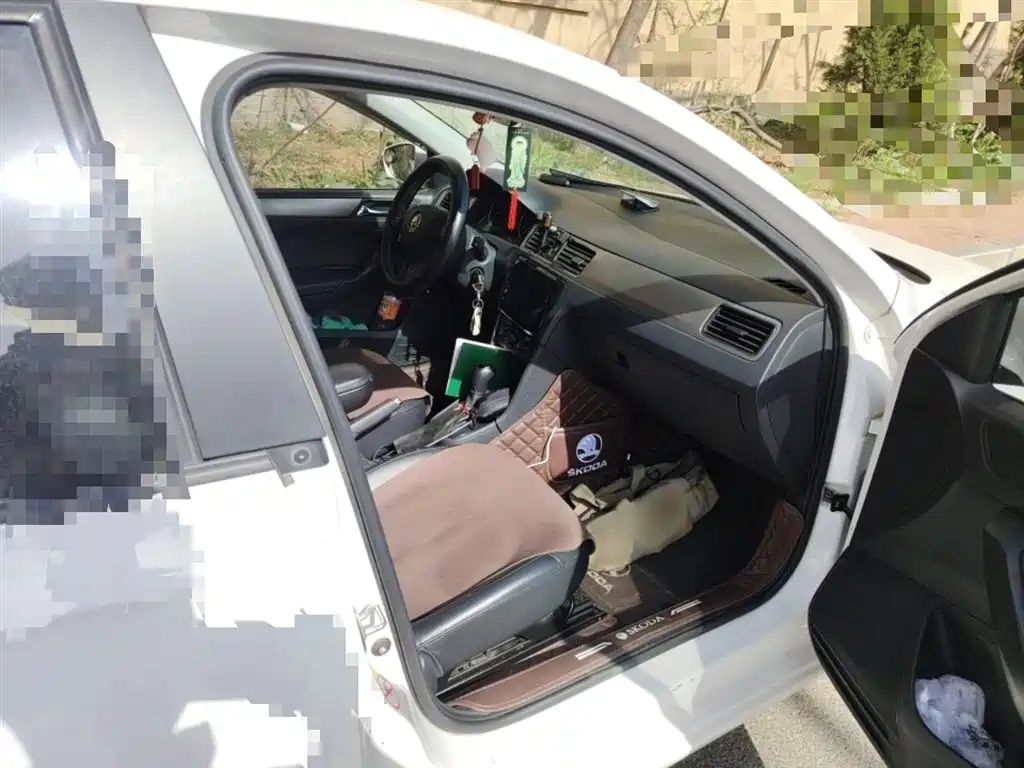 Skoda Rapid Spaceback 2015 — фото 22
