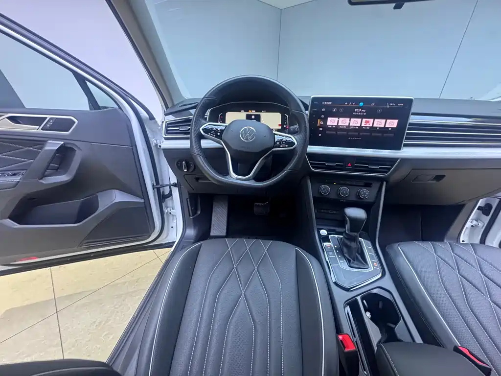 Volkswagen Tiguan L 2023 — фото 18