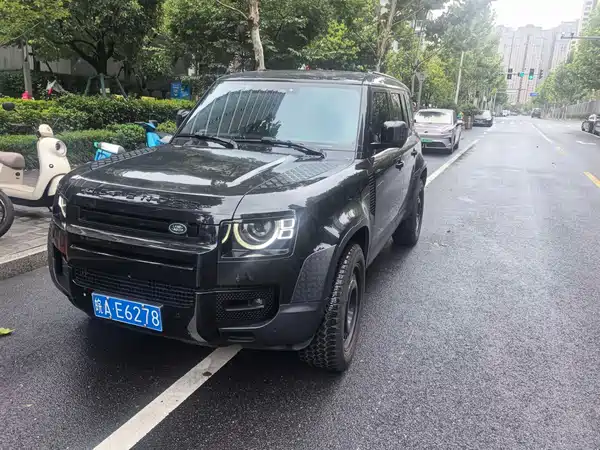 Land Rover Defender 2023