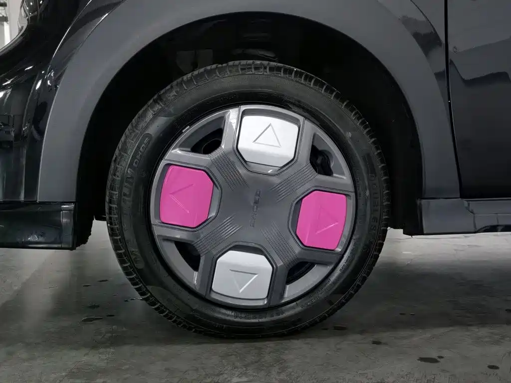 Geely Galaxy Panda 2025 — фото 17