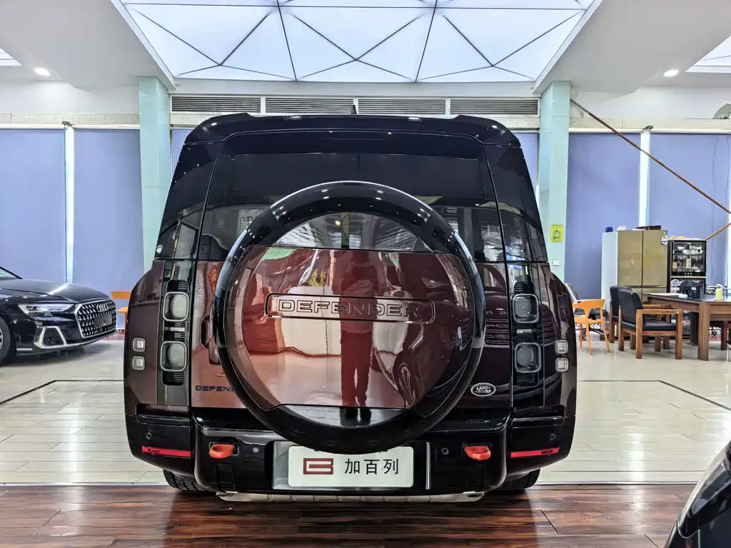 Land Rover Defender 2024 — фото 17