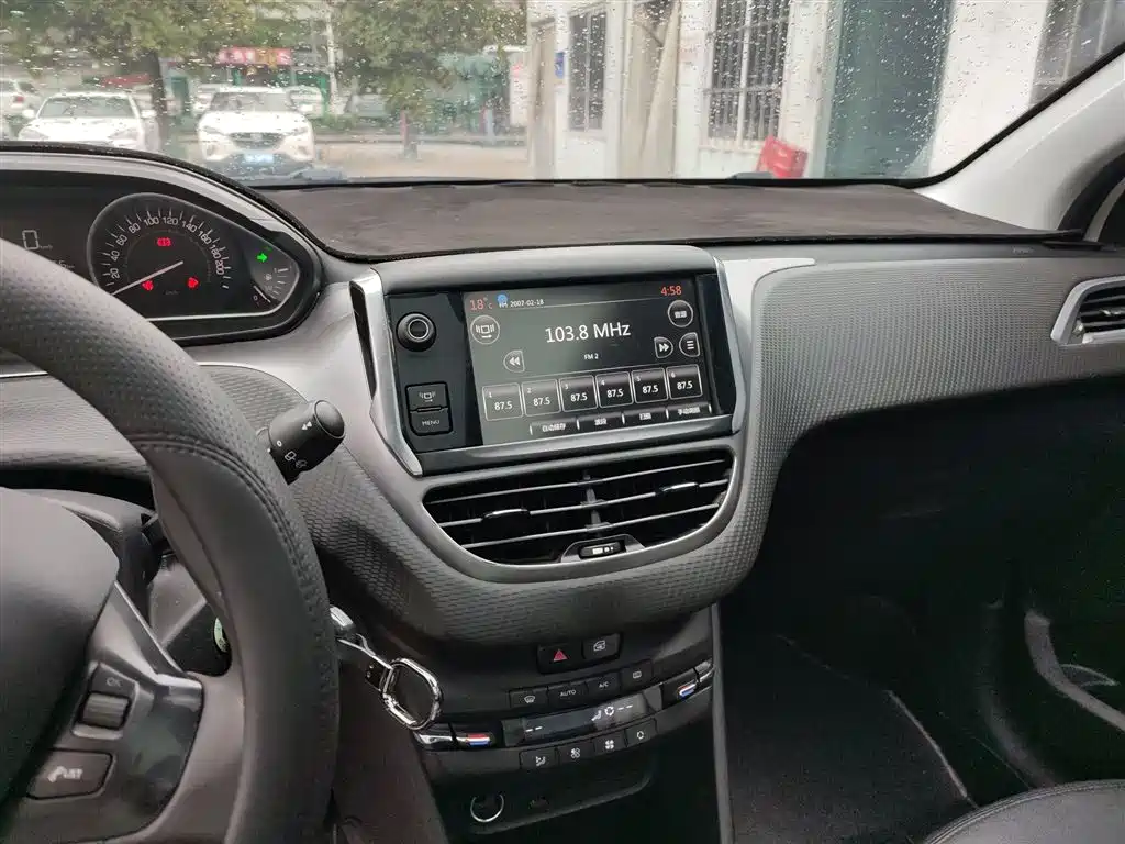 Peugeot 2008 2015