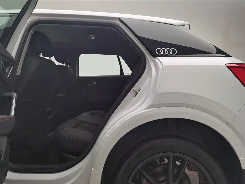 Audi Q2L 2023 — фото 15