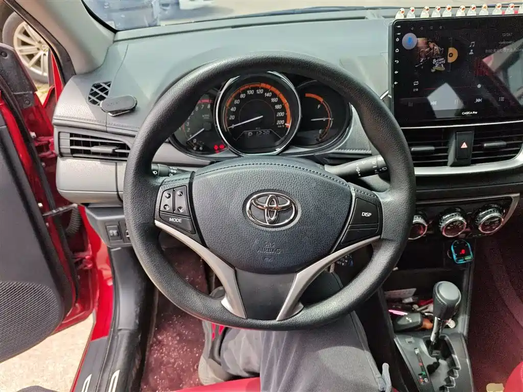 Toyota Yaris L 2022 — фото 11
