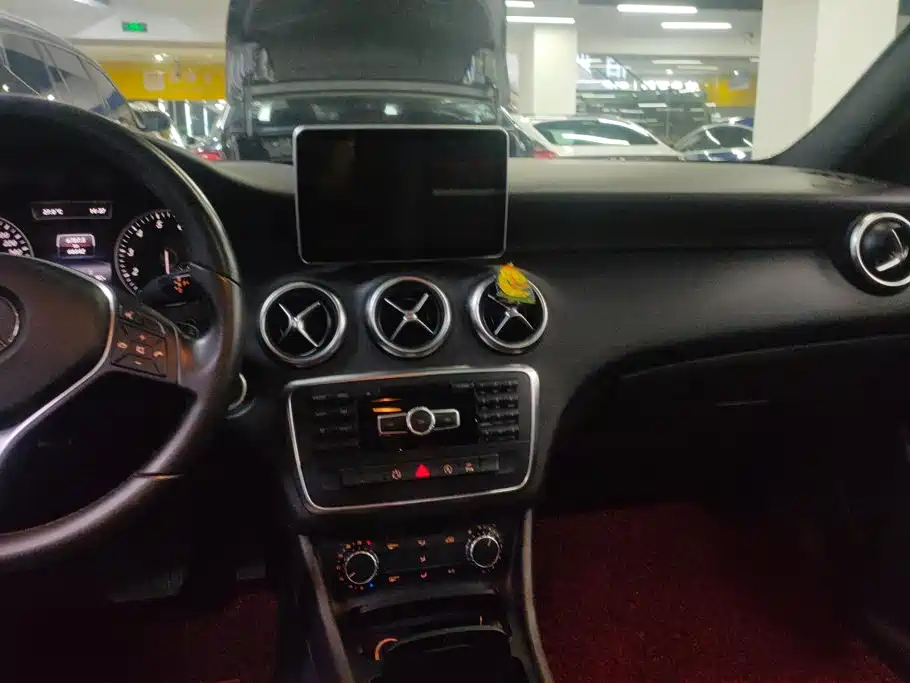 Mercedes-Benz A-Class 2015 — фото 13