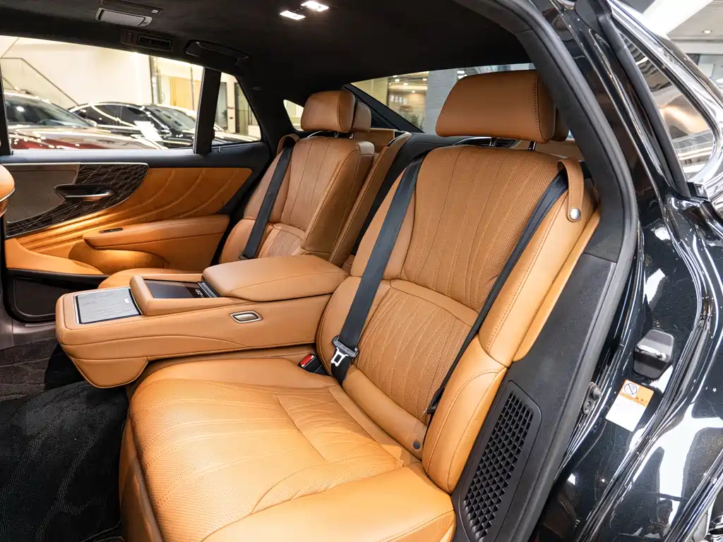 Lexus LS 2022 — фото 12