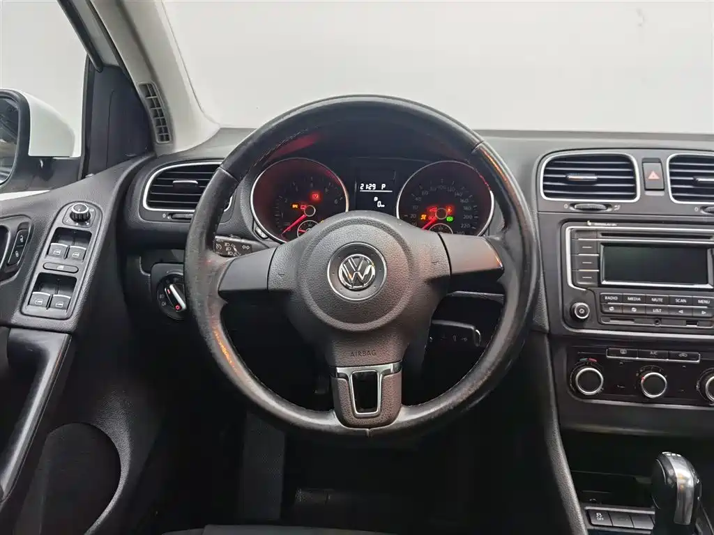Volkswagen Golf 2012 — фото 11
