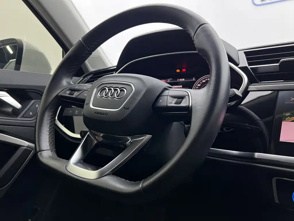 Audi Q3 2023 — фото 11
