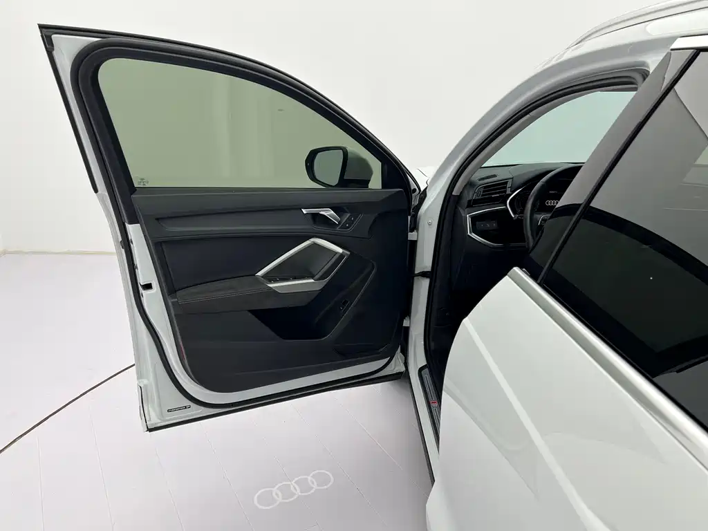 Audi Q3 2023 — фото 24