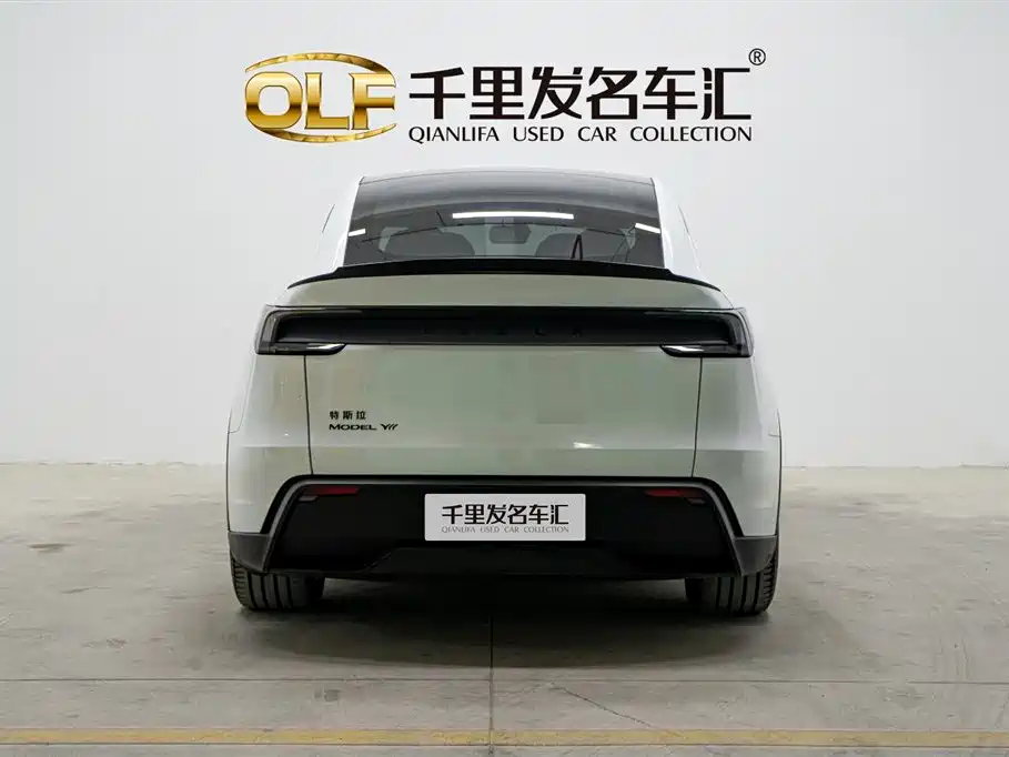 Tesla Model Y L 2025