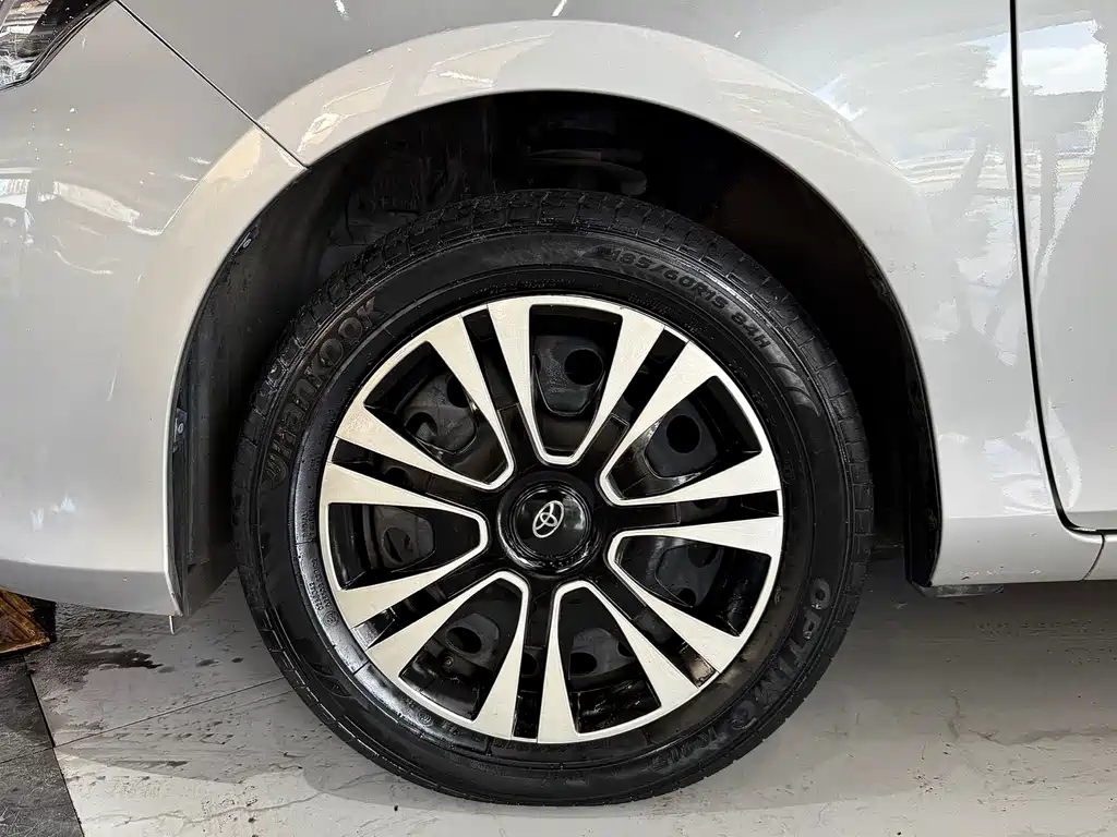 Toyota Yaris L 2017 — фото 15