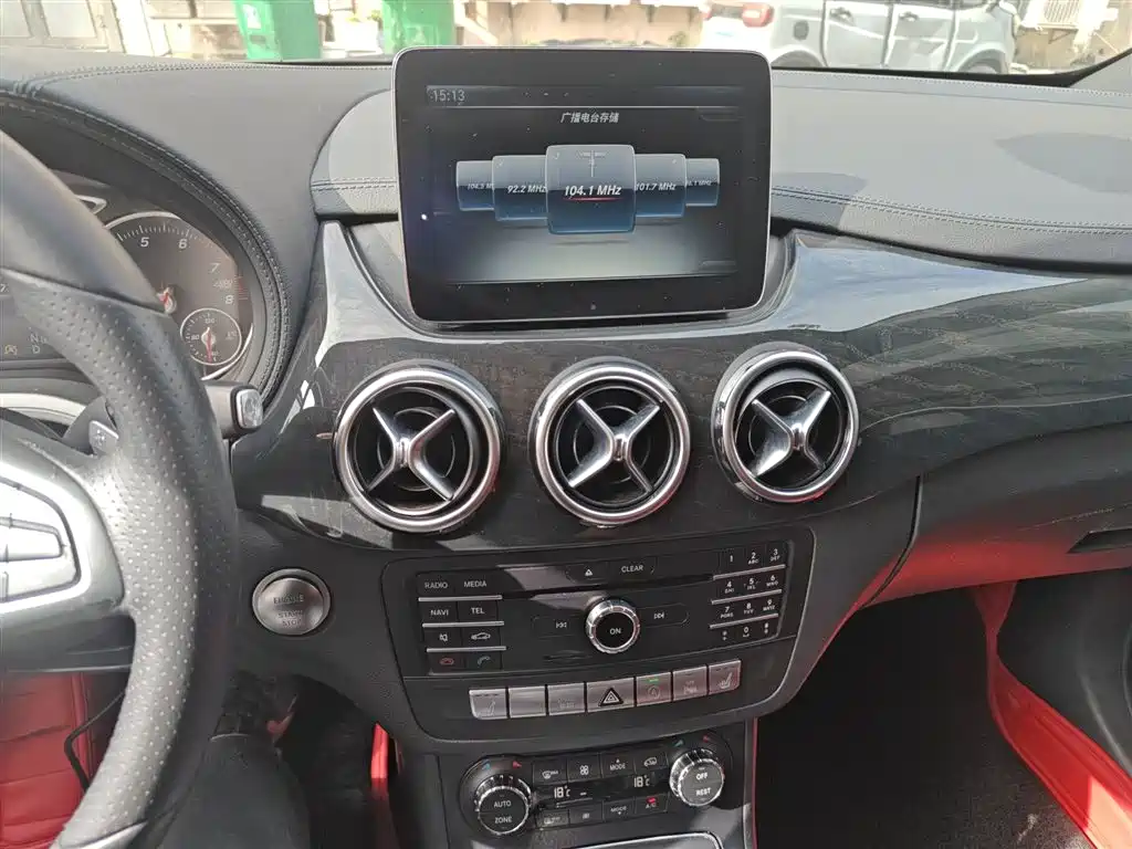 Mercedes-Benz B-Class 2017 — фото 13