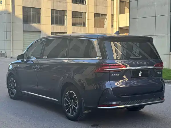 Roewe iMAX8 2023