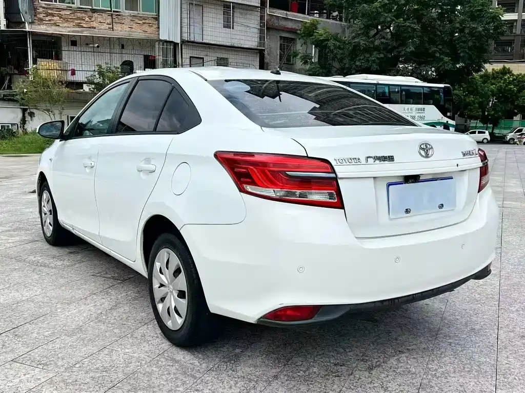 Toyota Yaris L 2018 — фото 9