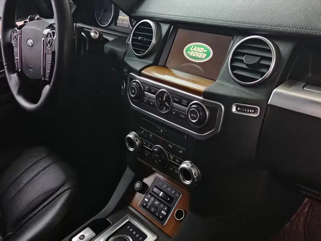 Land Rover Discovery 2016 — фото 7