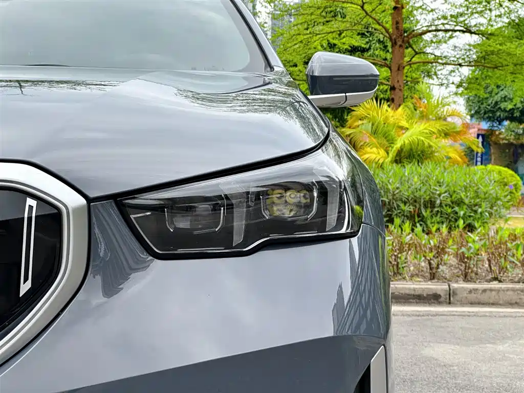 BMW 5 Series 2025 — фото 33