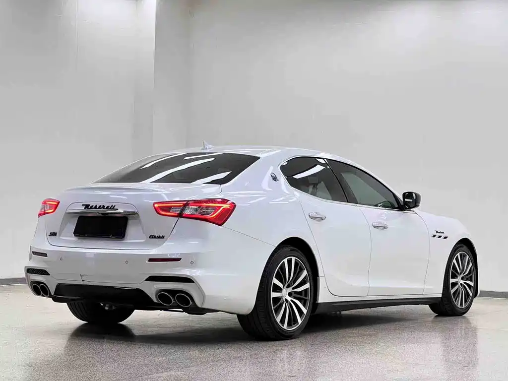 Maserati Ghibli 2016 — фото 26