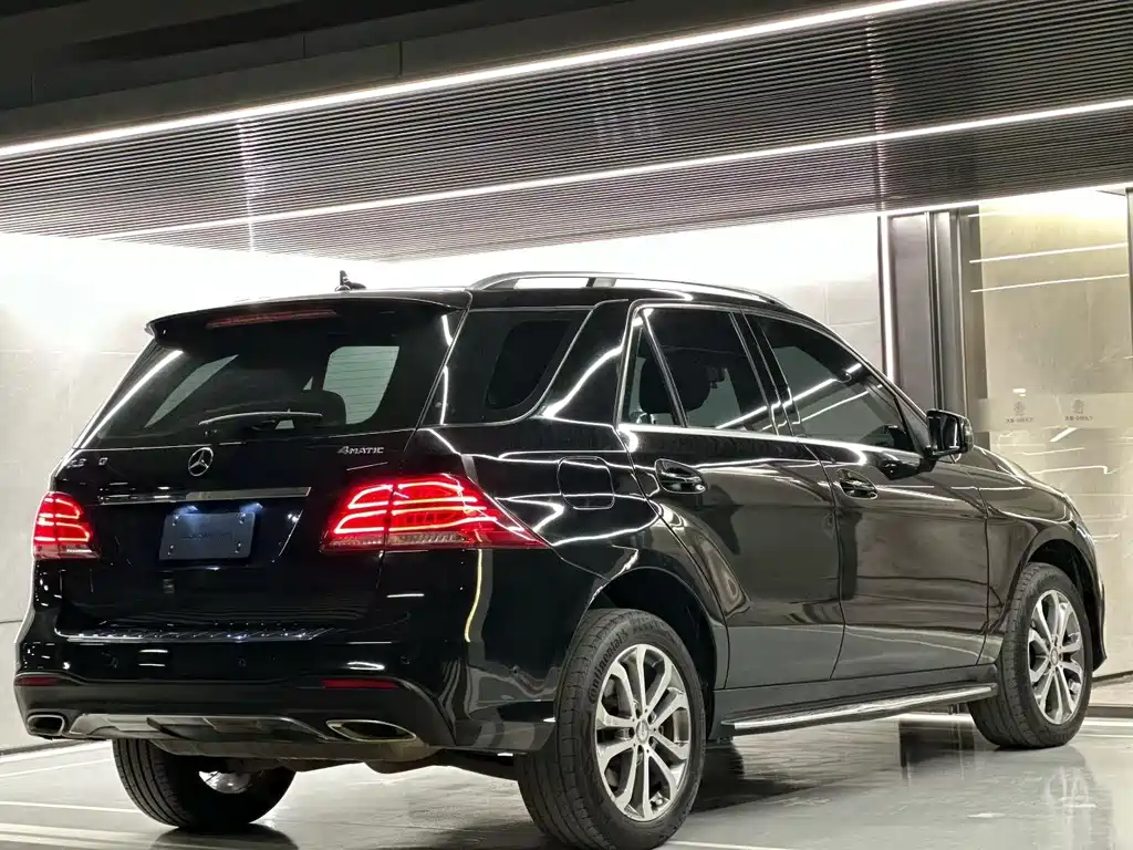 Mercedes-Benz GLE 2017 — фото 36