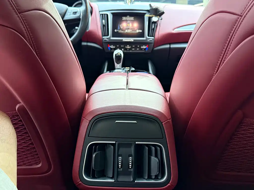 Maserati Levante 2017 — фото 9