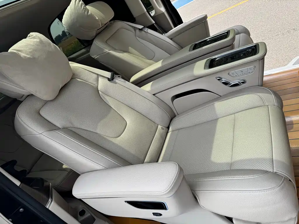 Mercedes-Benz V-Class 2021 — фото 15