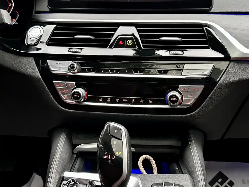 BMW 5 Series 2021 — фото 24