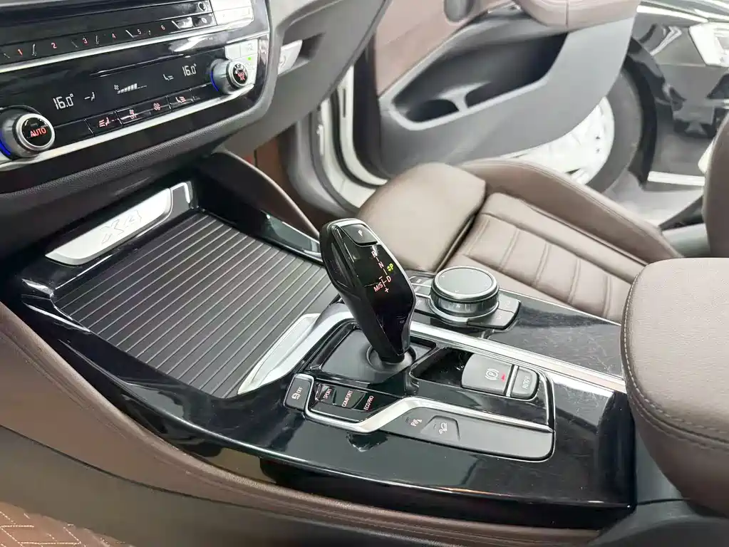 BMW X4 2021 — фото 10