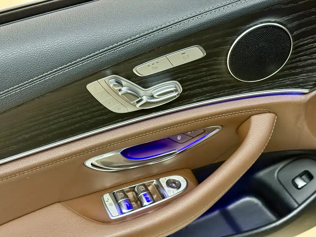 Mercedes-Benz E-Class 2019 — фото 11