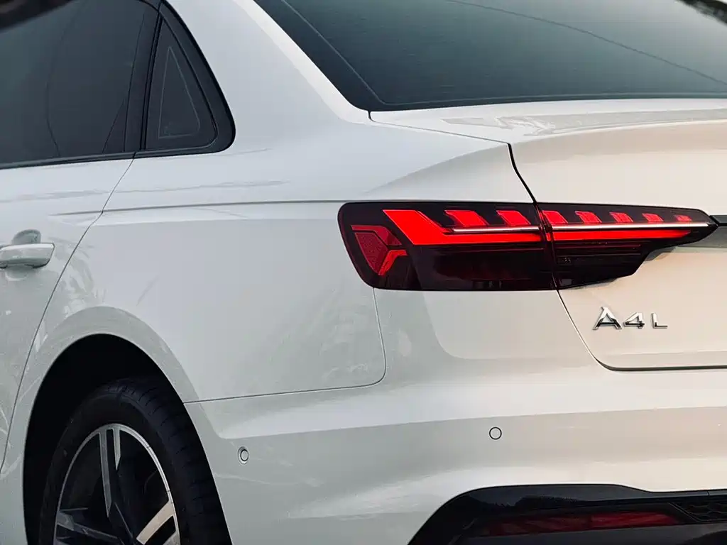 Audi A4L 2023 — фото 19