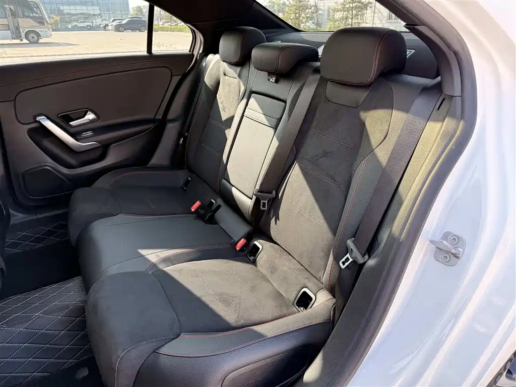 Mercedes-Benz A-Class 2024 — фото 12