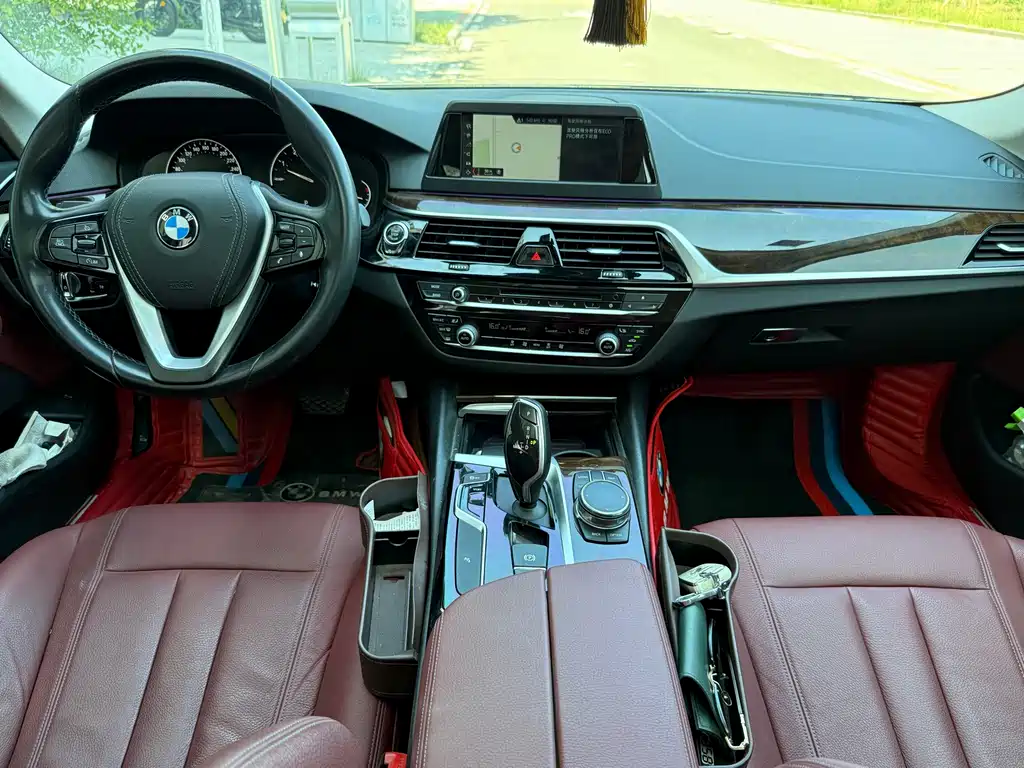 BMW 5 Series 2017 — фото 9