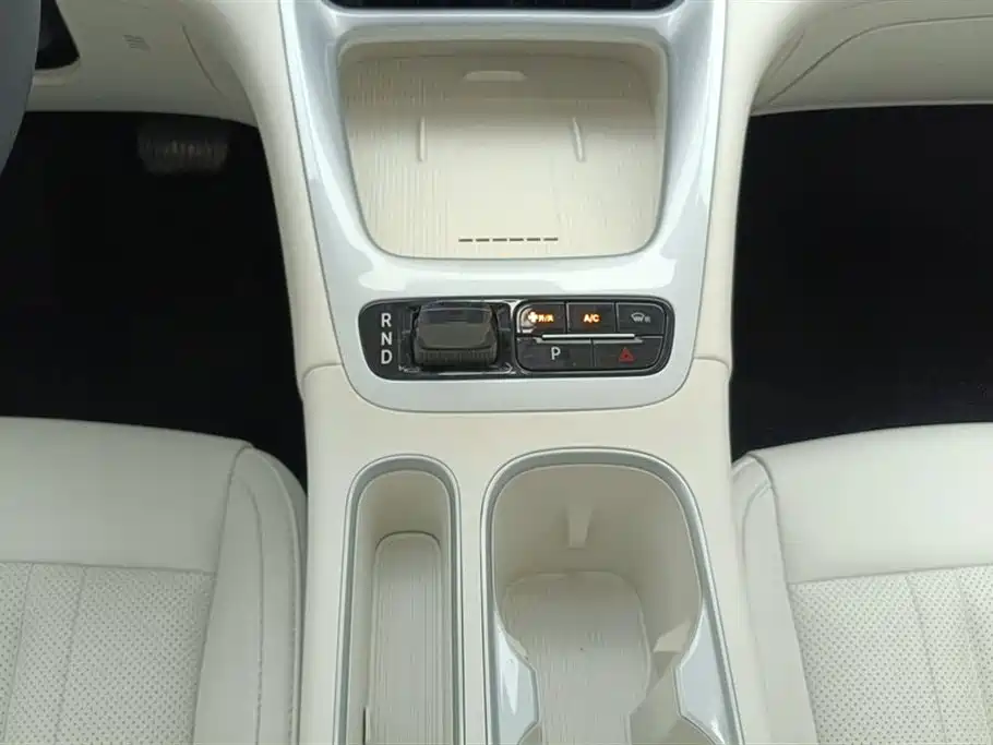 Geely Galaxy Starwish 2025 — фото 16