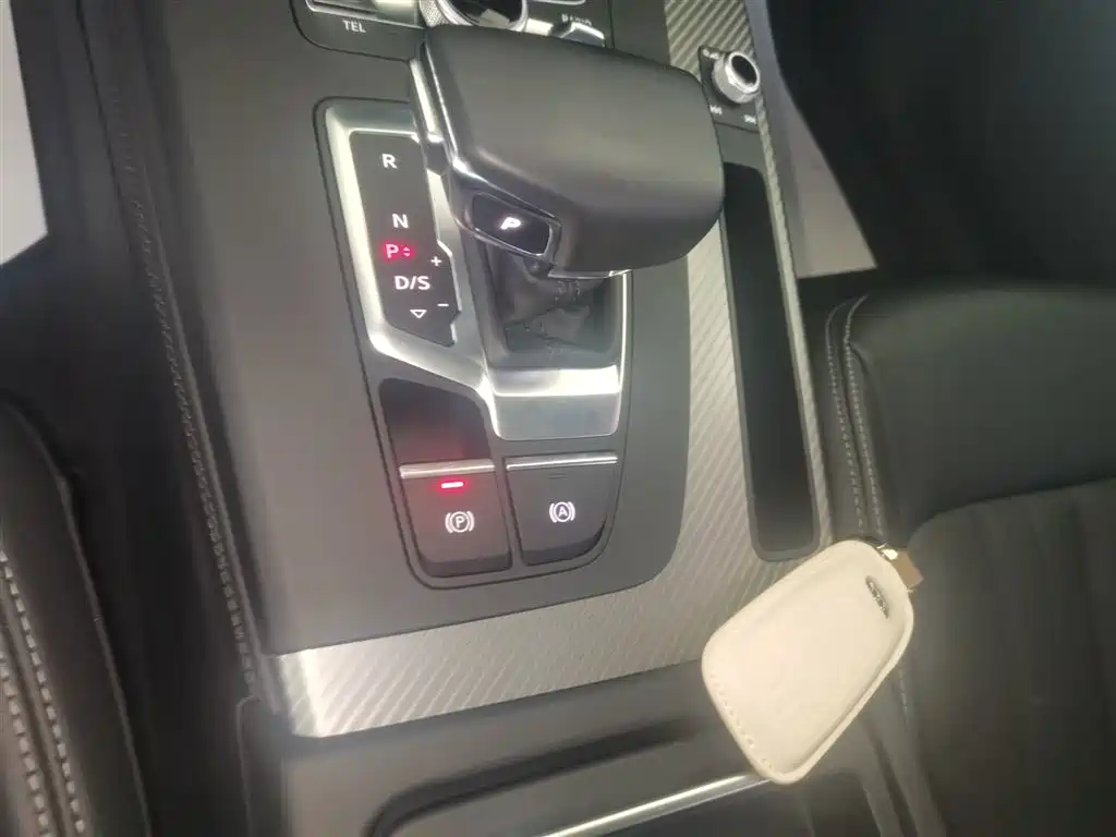 Audi Q5L 2020 — фото 14