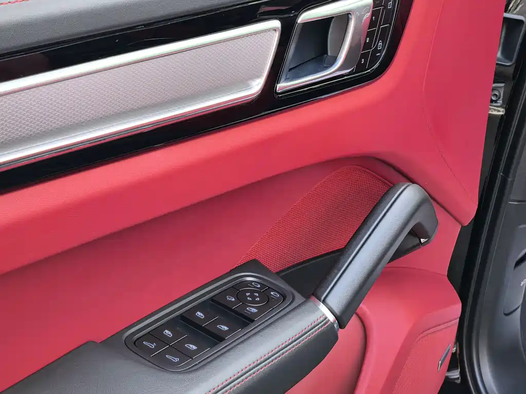 Porsche Cayenne 2023 — фото 15