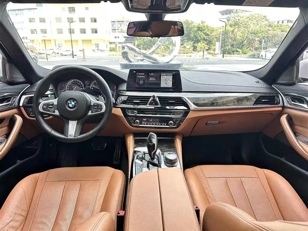 BMW 5 Series 2018 — фото 22