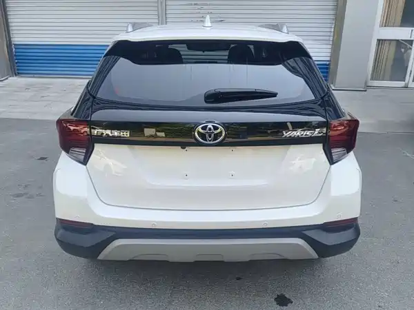 Toyota Yaris L 2021