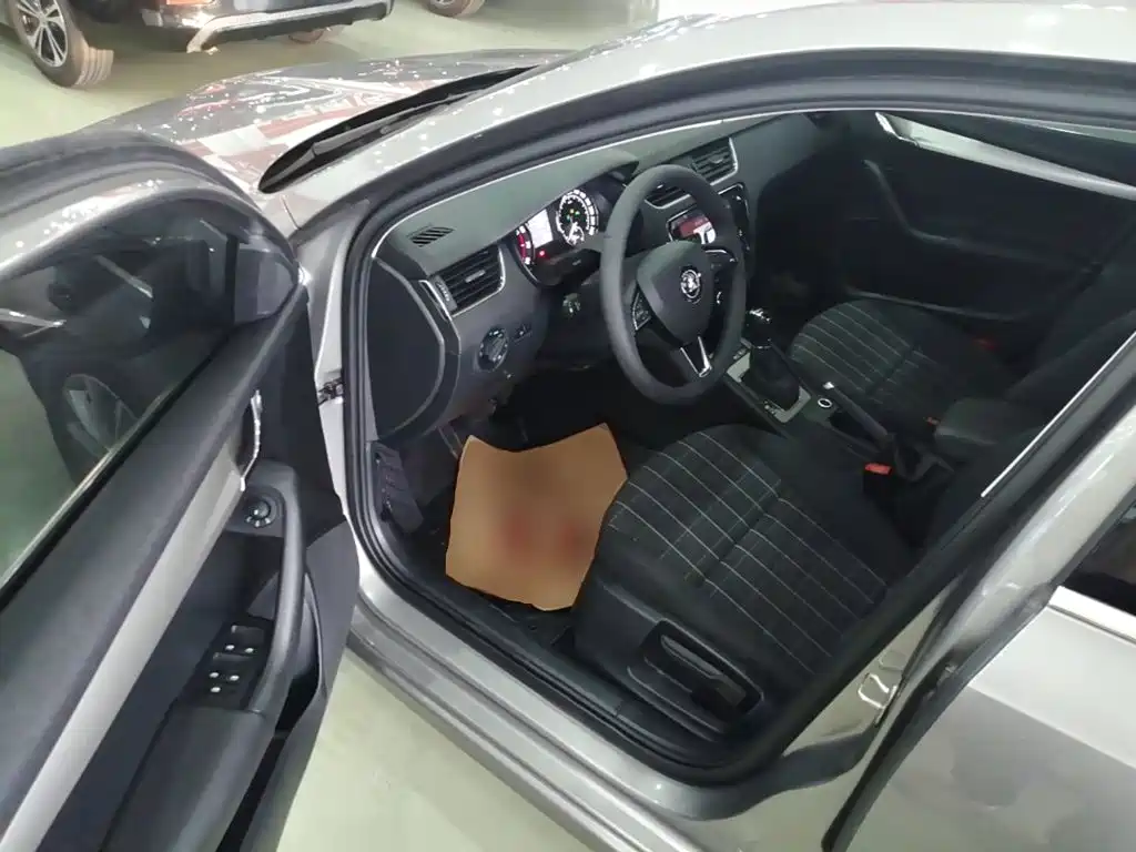 Skoda Octavia 2020 — фото 16