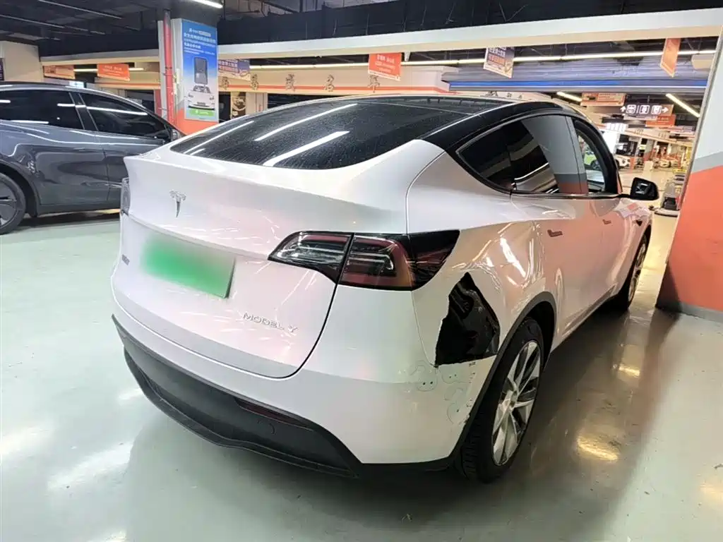 Tesla Model Y 2023 — фото 7