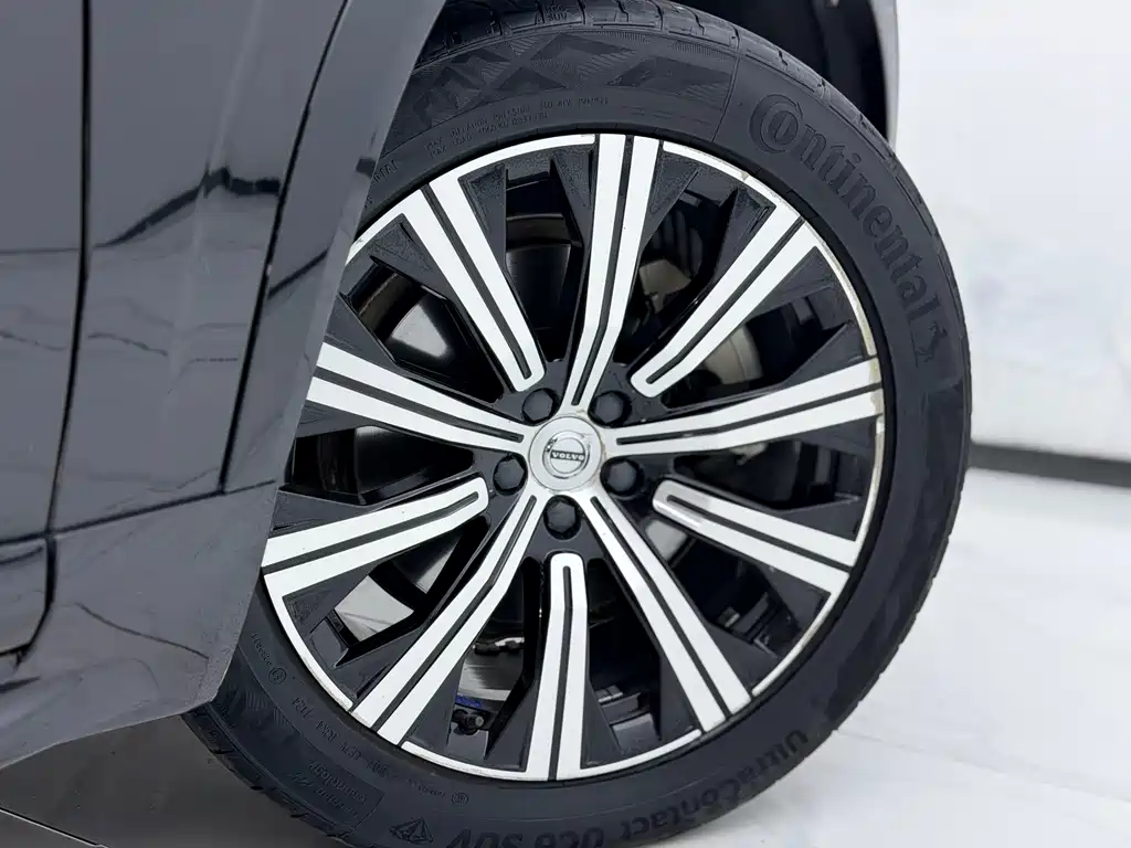 Volvo XC90 2020 — фото 30