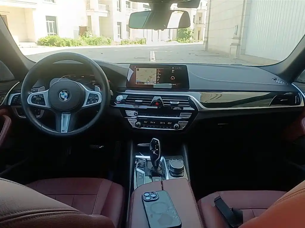 BMW 5 Series 2020 — фото 10