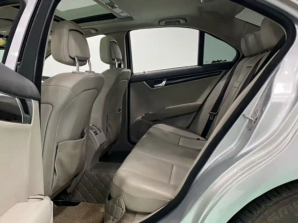 Mercedes-Benz C-Class 2011